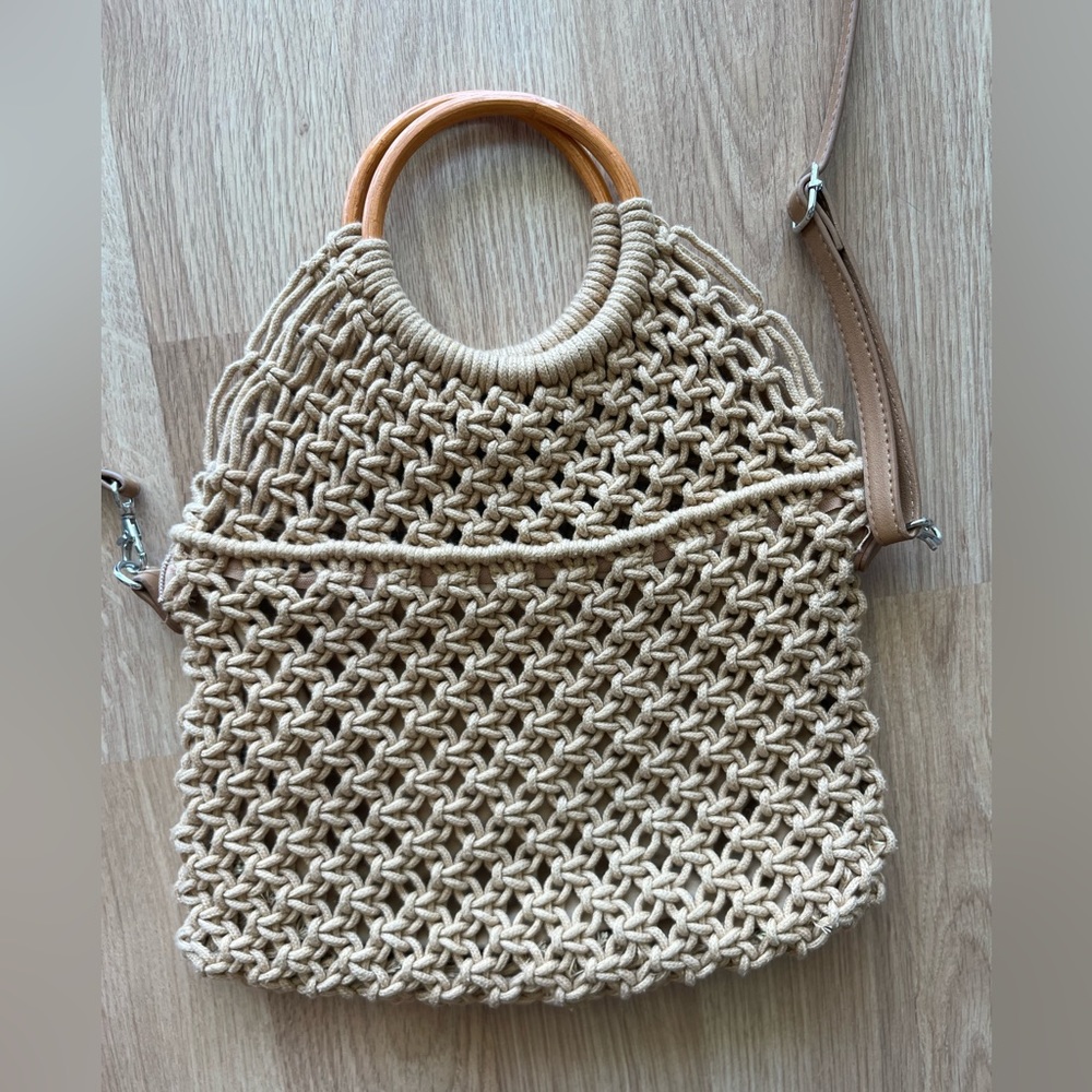 Crochet bag with wood handles, and leather strap